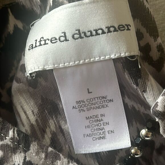 Alfred Dunner Missy Classics Ikat Zig Zag Print Top! - Picture 6 of 13